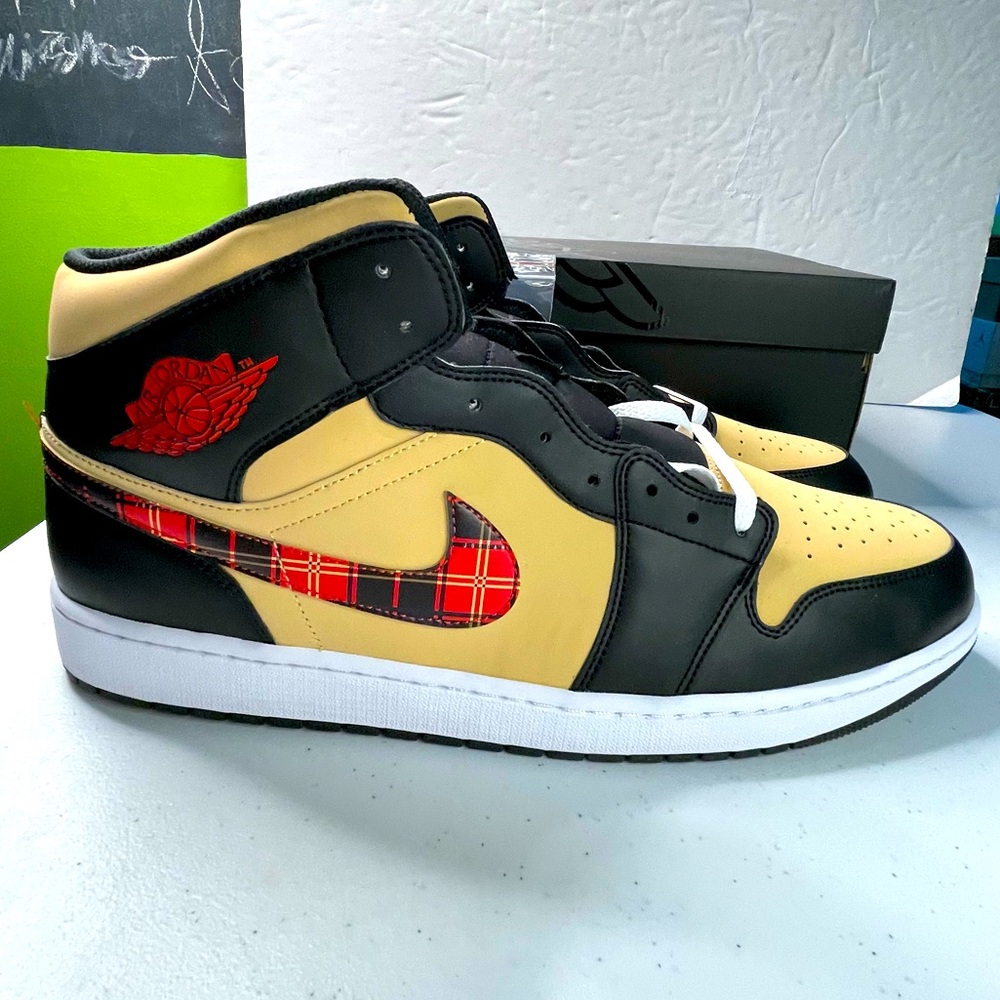 Air Jordan 1 Mid SE Tartan Plaid Swoosh Mens Size 17 Sneakers Shoes